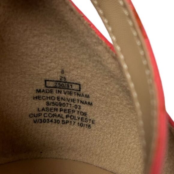 Old Navy Pink Laser Cut Peep Toe Sandals Ankle Strap Scalloped Size 8 Sandals - Picture 9 of 9